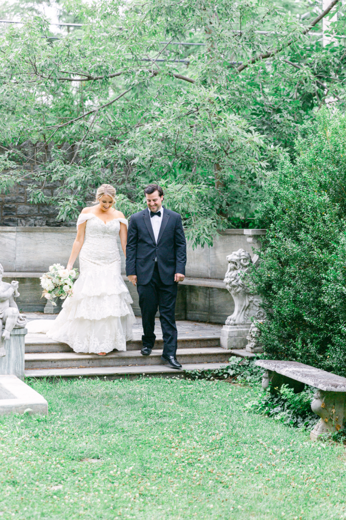 first look wedding photos at Sonnenberg Gardens