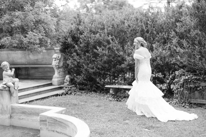 first look wedding photos at Sonnenberg Gardens