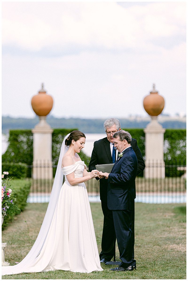 OUTDOOR WEDDING CEREMONY AT GENEVA ON THE LAKE